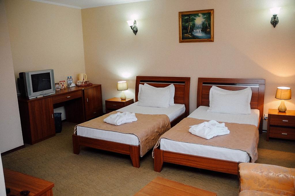 Dostyk Hotel Shymkent Ngoại thất bức ảnh