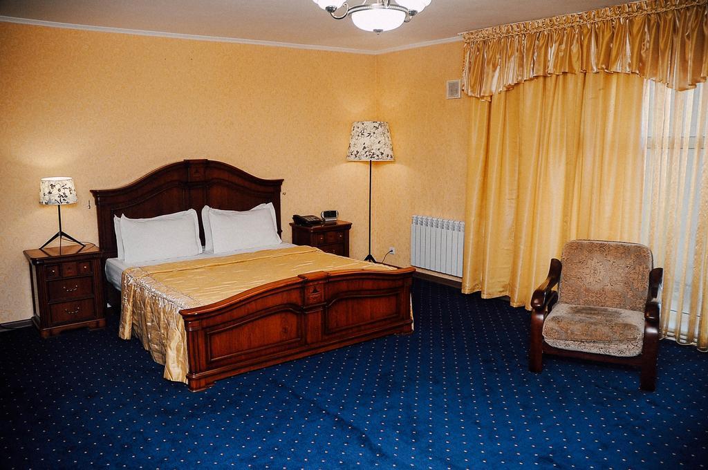 Dostyk Hotel Shymkent Ngoại thất bức ảnh