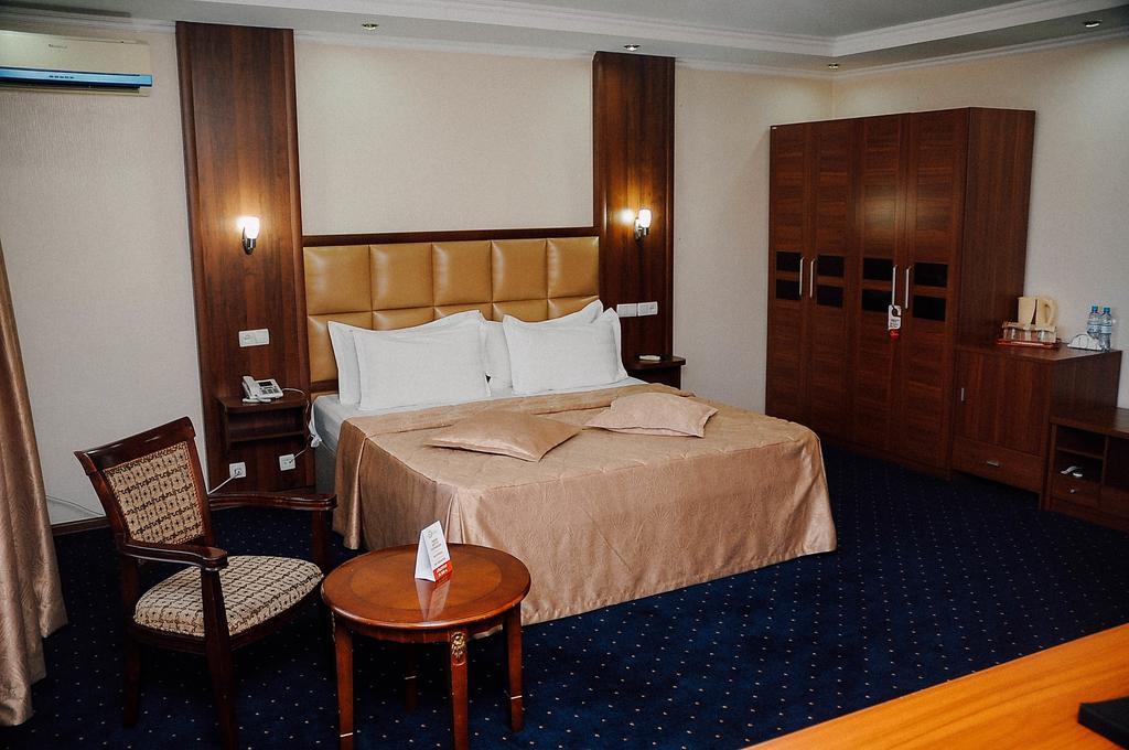 Dostyk Hotel Shymkent Ngoại thất bức ảnh
