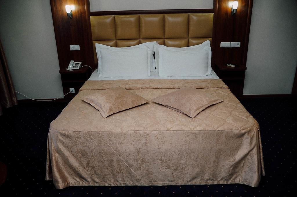 Dostyk Hotel Shymkent Ngoại thất bức ảnh