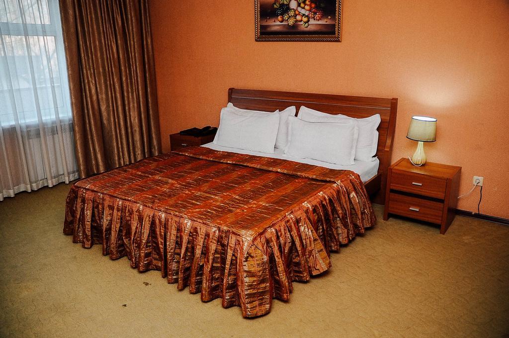 Dostyk Hotel Shymkent Ngoại thất bức ảnh