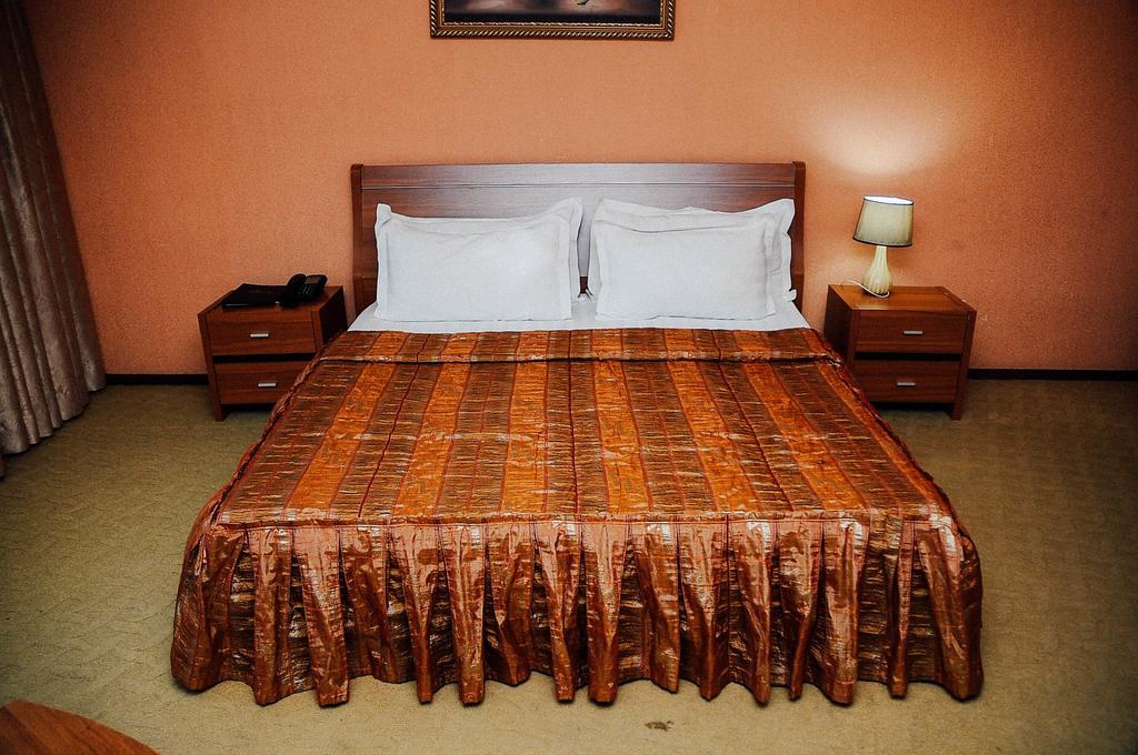 Dostyk Hotel Shymkent Ngoại thất bức ảnh