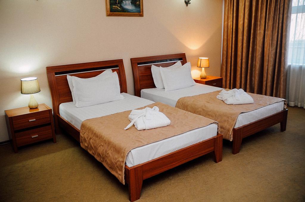 Dostyk Hotel Shymkent Ngoại thất bức ảnh