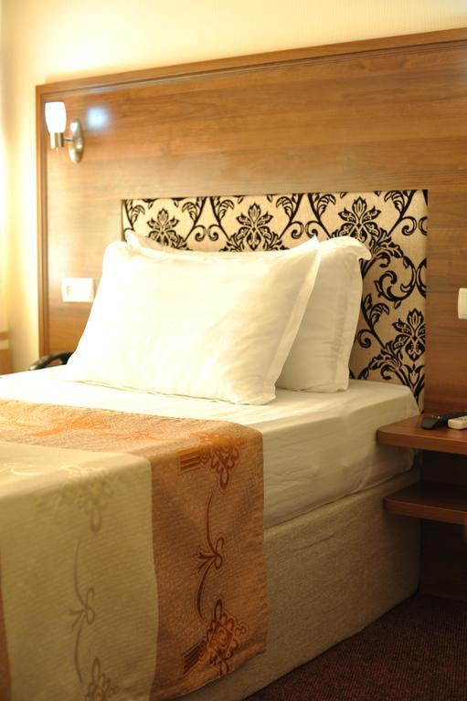 Dostyk Hotel Shymkent Ngoại thất bức ảnh