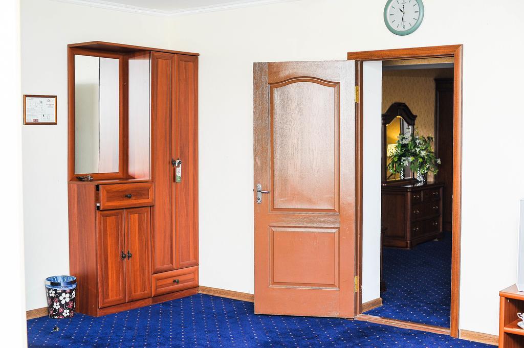 Dostyk Hotel Shymkent Ngoại thất bức ảnh