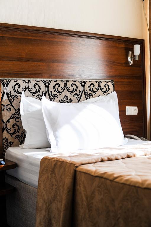 Dostyk Hotel Shymkent Ngoại thất bức ảnh