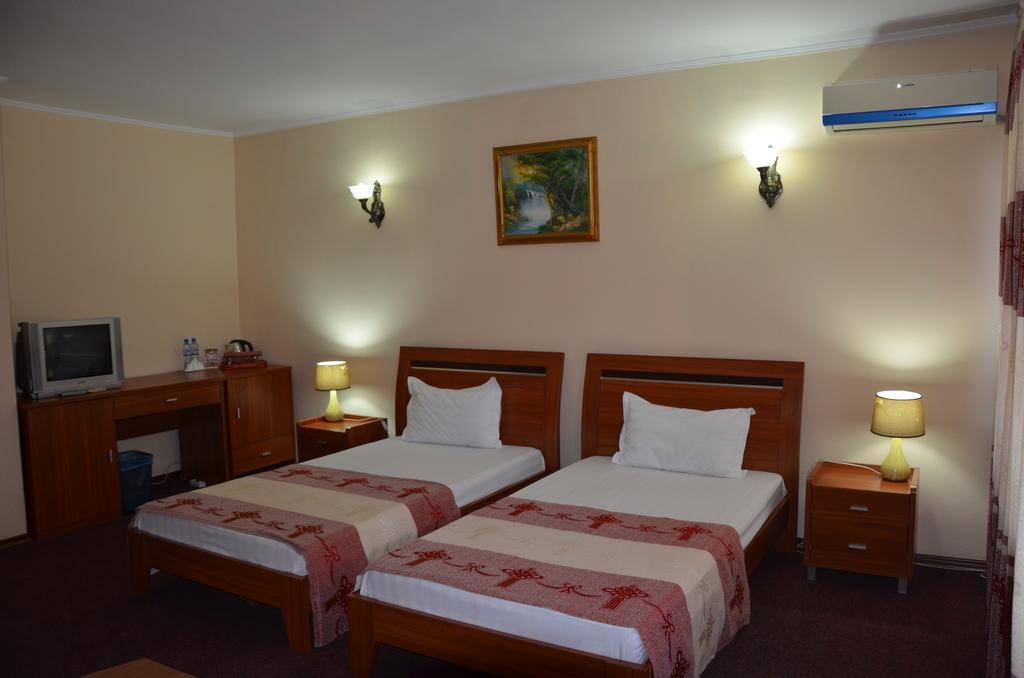 Dostyk Hotel Shymkent Ngoại thất bức ảnh