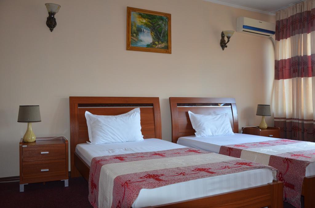 Dostyk Hotel Shymkent Ngoại thất bức ảnh