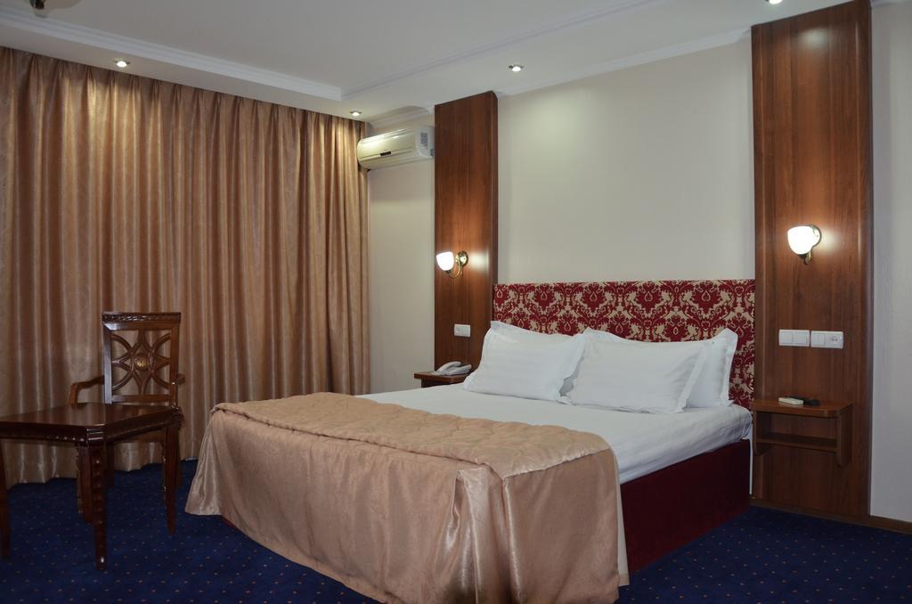 Dostyk Hotel Shymkent Ngoại thất bức ảnh