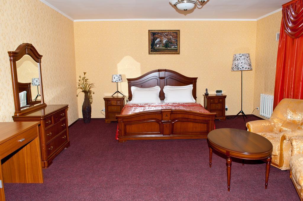 Dostyk Hotel Shymkent Ngoại thất bức ảnh
