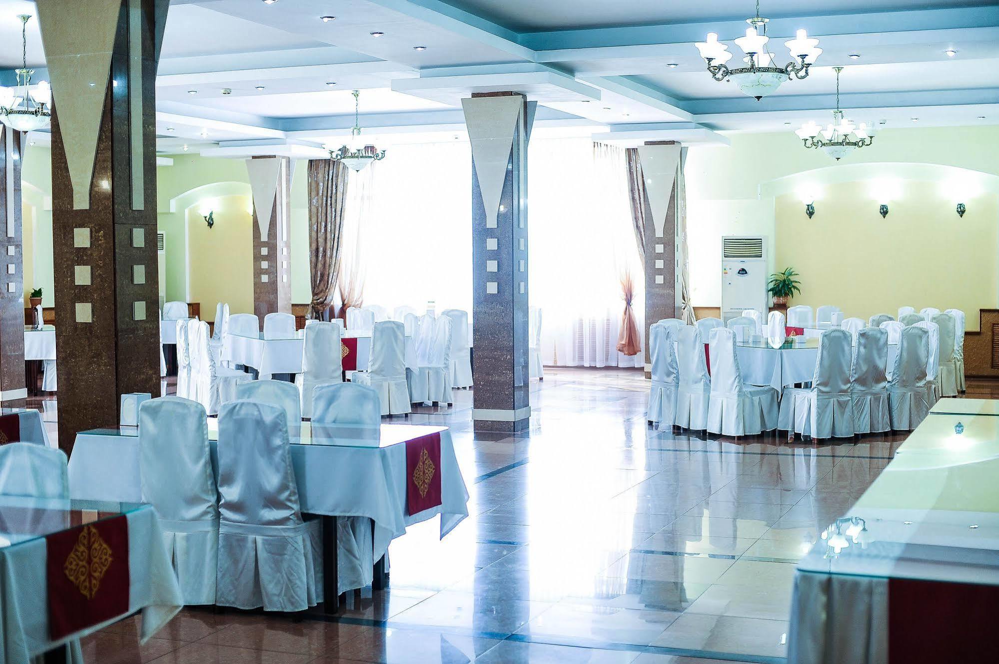 Dostyk Hotel Shymkent Ngoại thất bức ảnh
