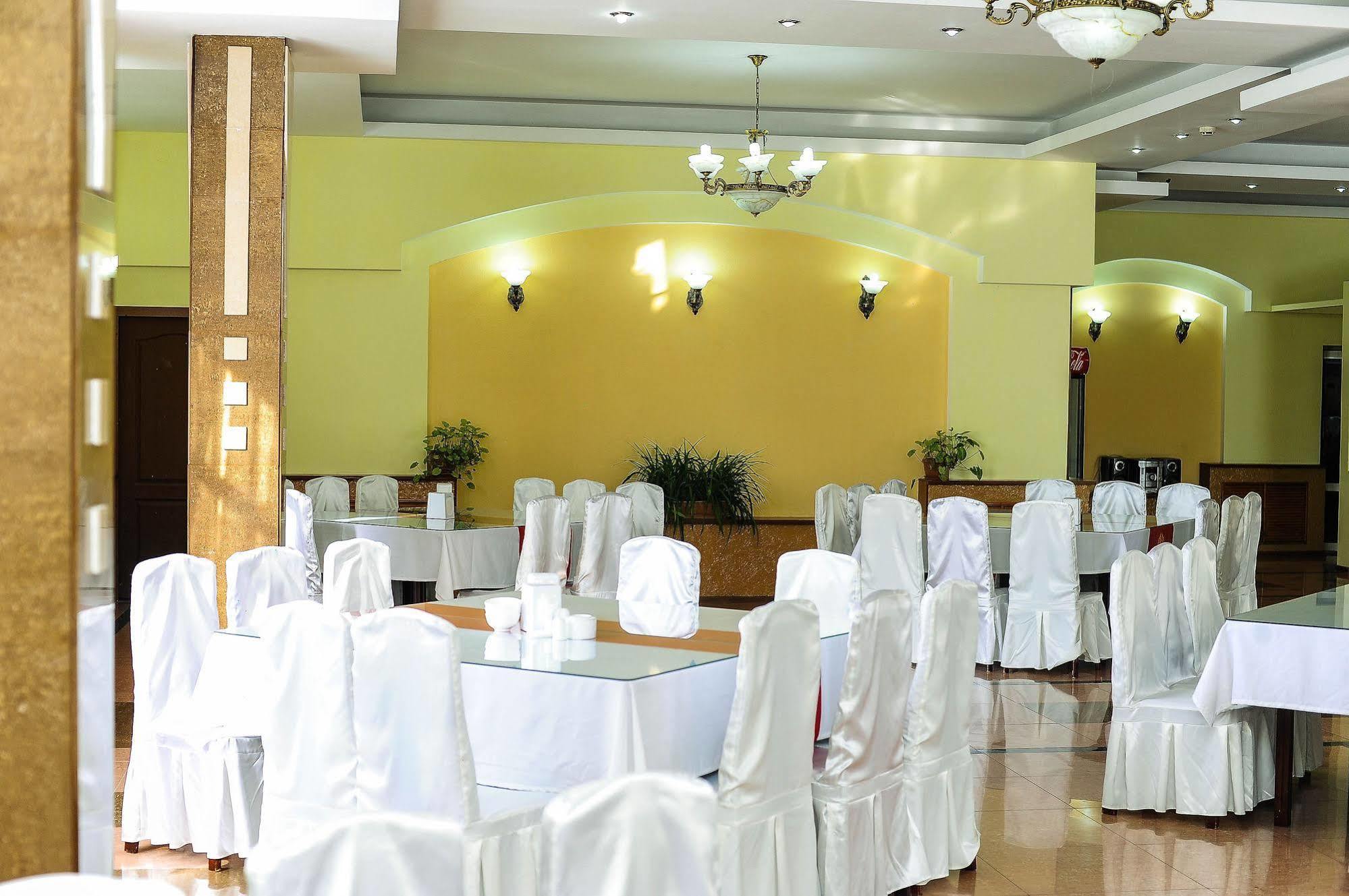 Dostyk Hotel Shymkent Ngoại thất bức ảnh