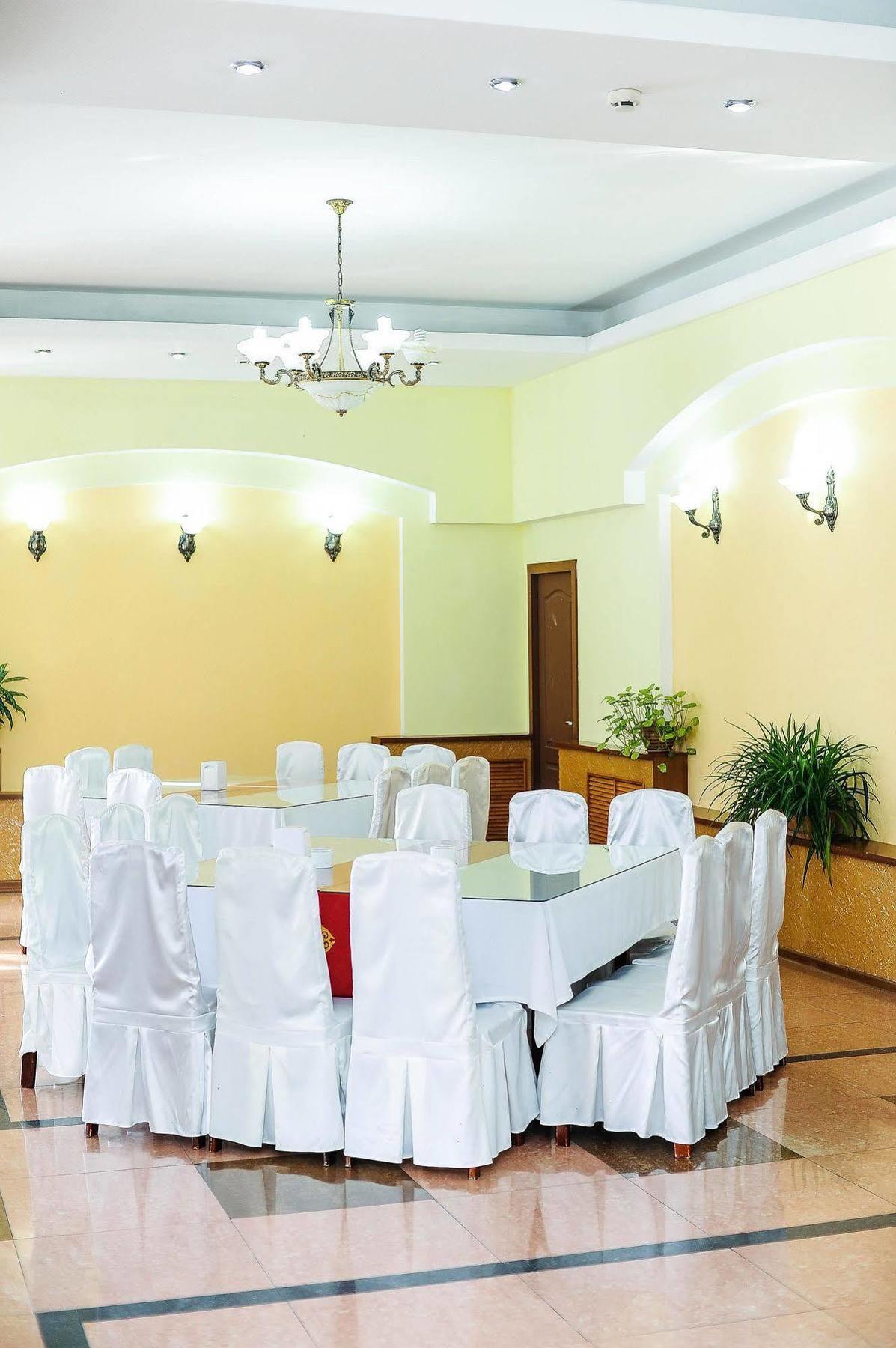 Dostyk Hotel Shymkent Ngoại thất bức ảnh