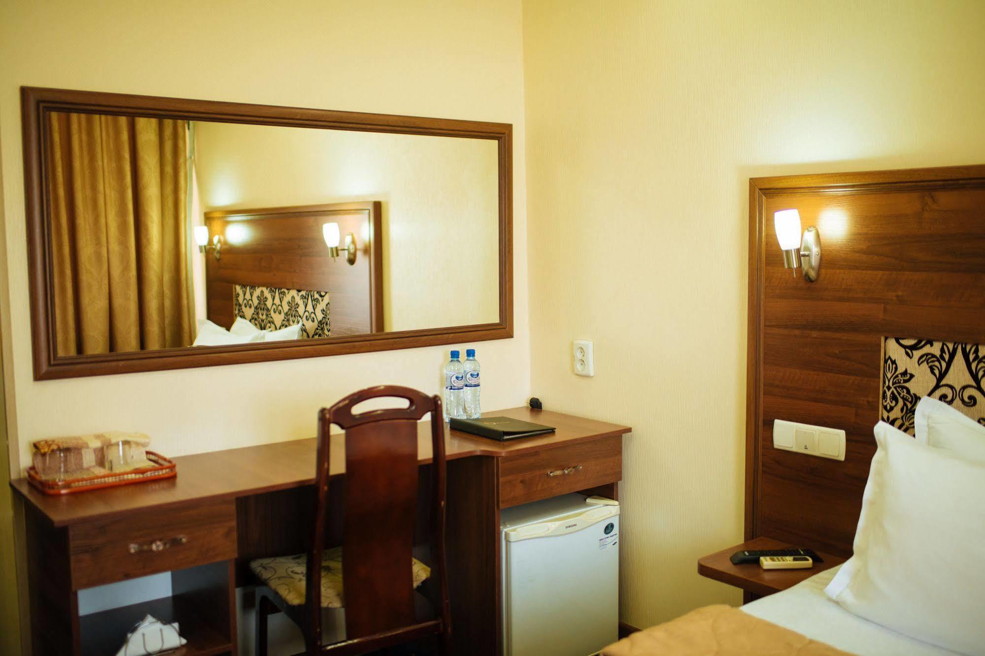 Dostyk Hotel Shymkent Ngoại thất bức ảnh