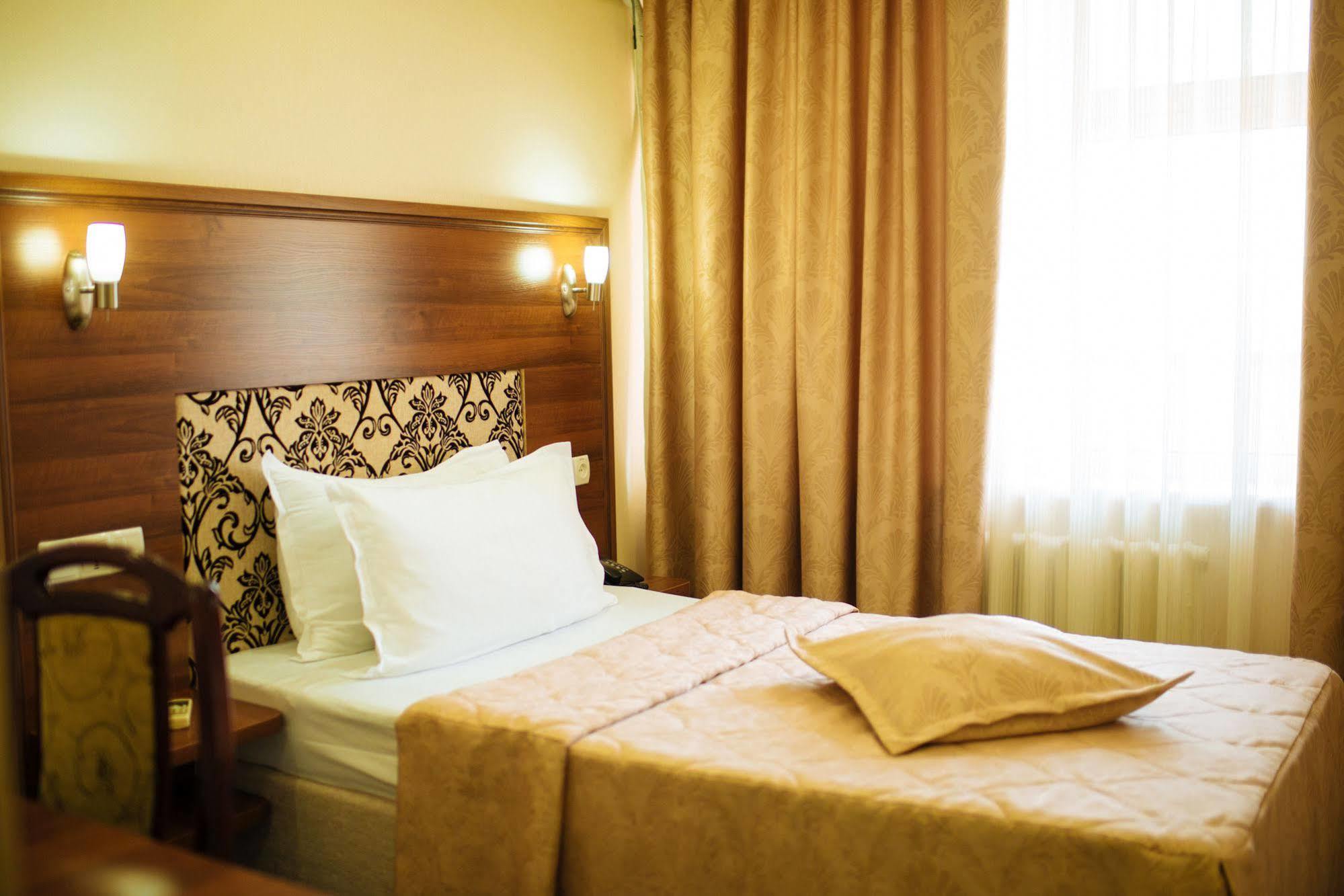 Dostyk Hotel Shymkent Ngoại thất bức ảnh
