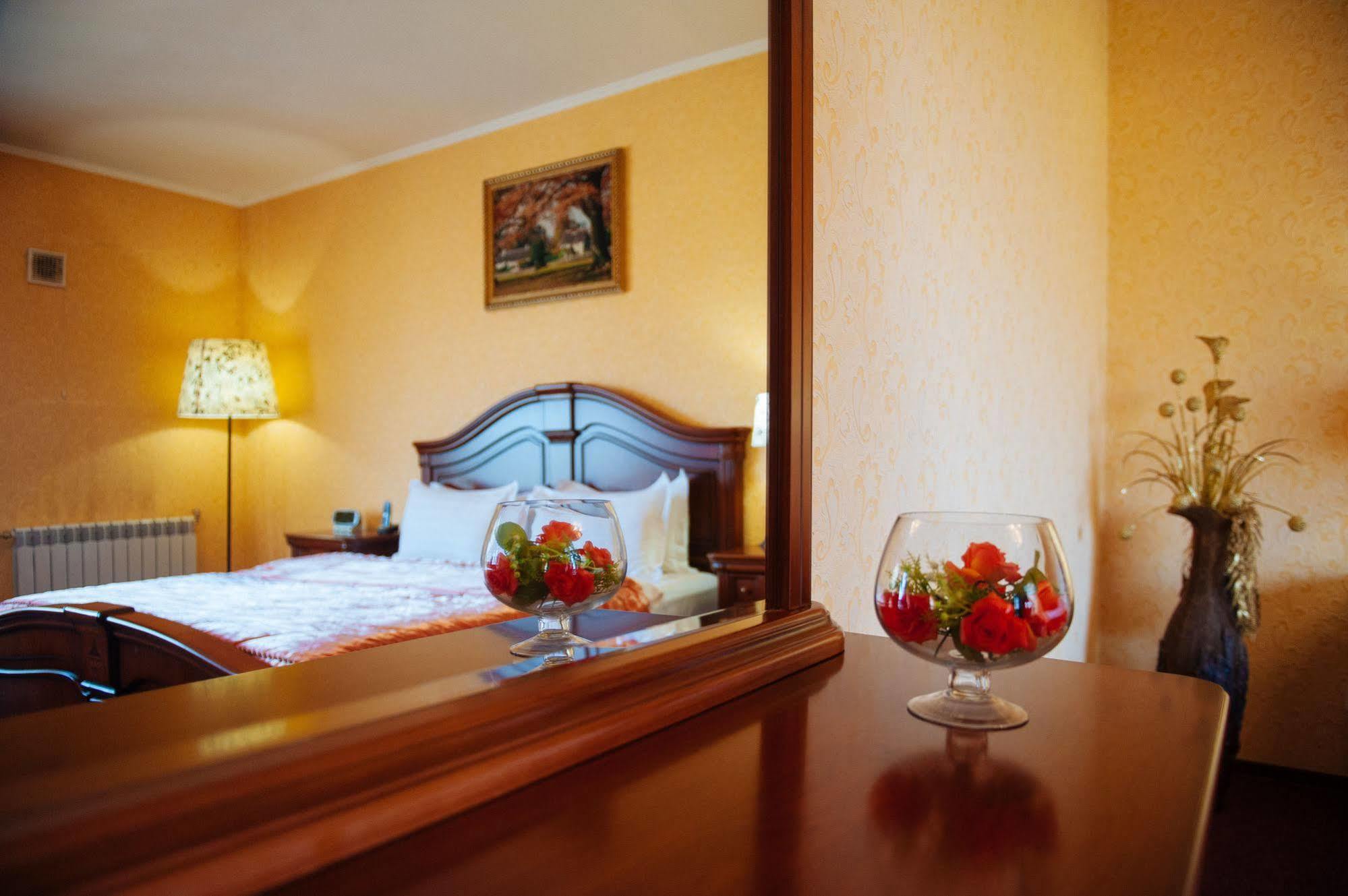 Dostyk Hotel Shymkent Ngoại thất bức ảnh